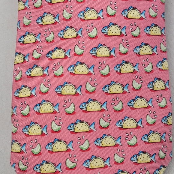 Vinyard Vines Martha's Vinyard fish taco pink necktie 3.5" wide - Picture 2 of 3